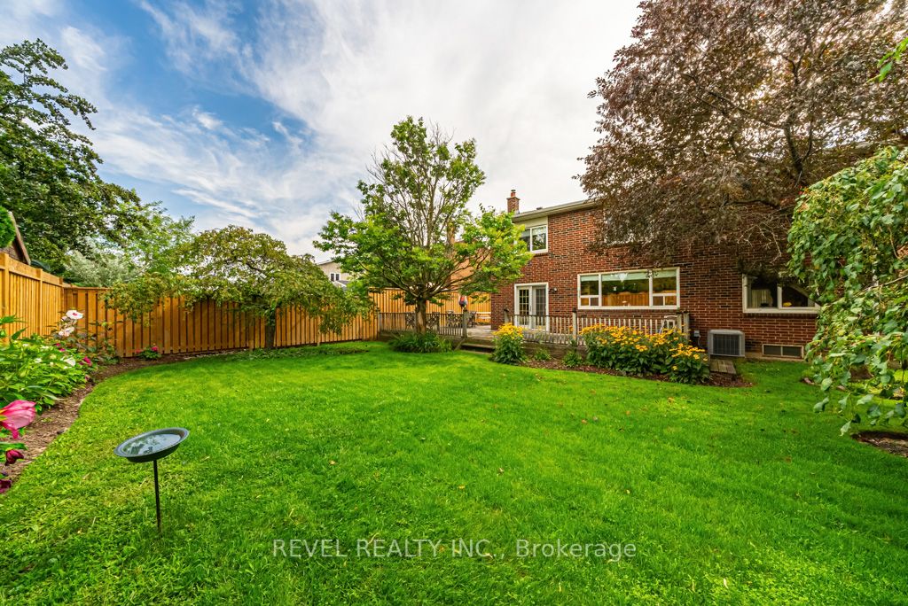 245 Coxe Blvd