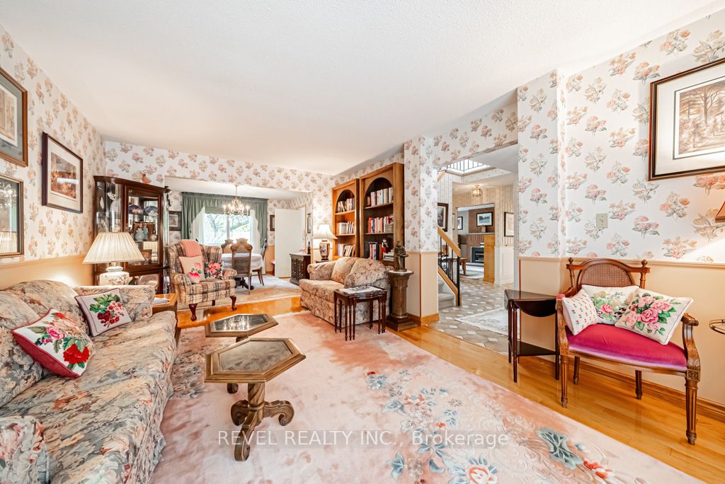 245 Coxe Blvd