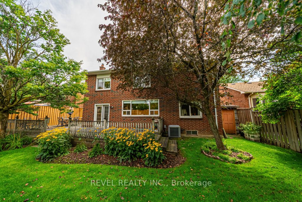 245 Coxe Blvd