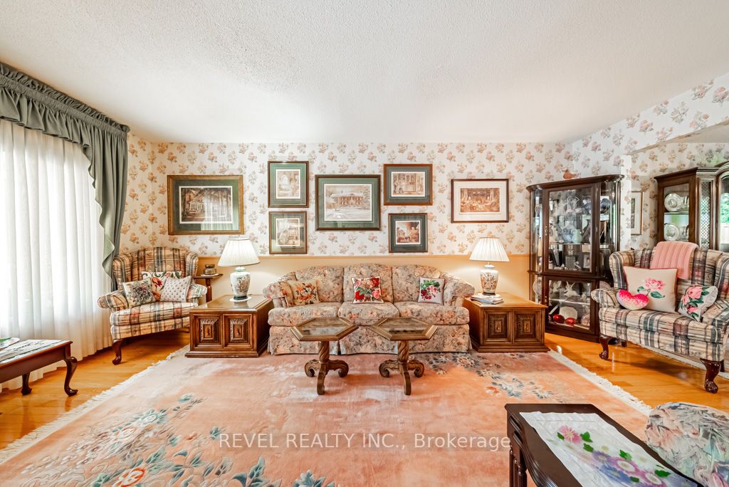 245 Coxe Blvd