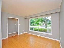 11 Pleaseley Rd