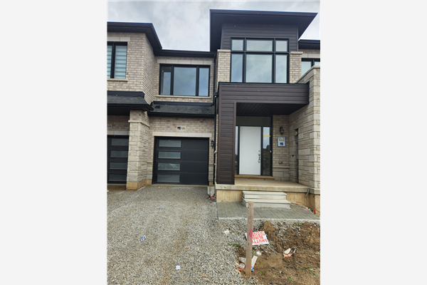 1484 Rose Way, Milton