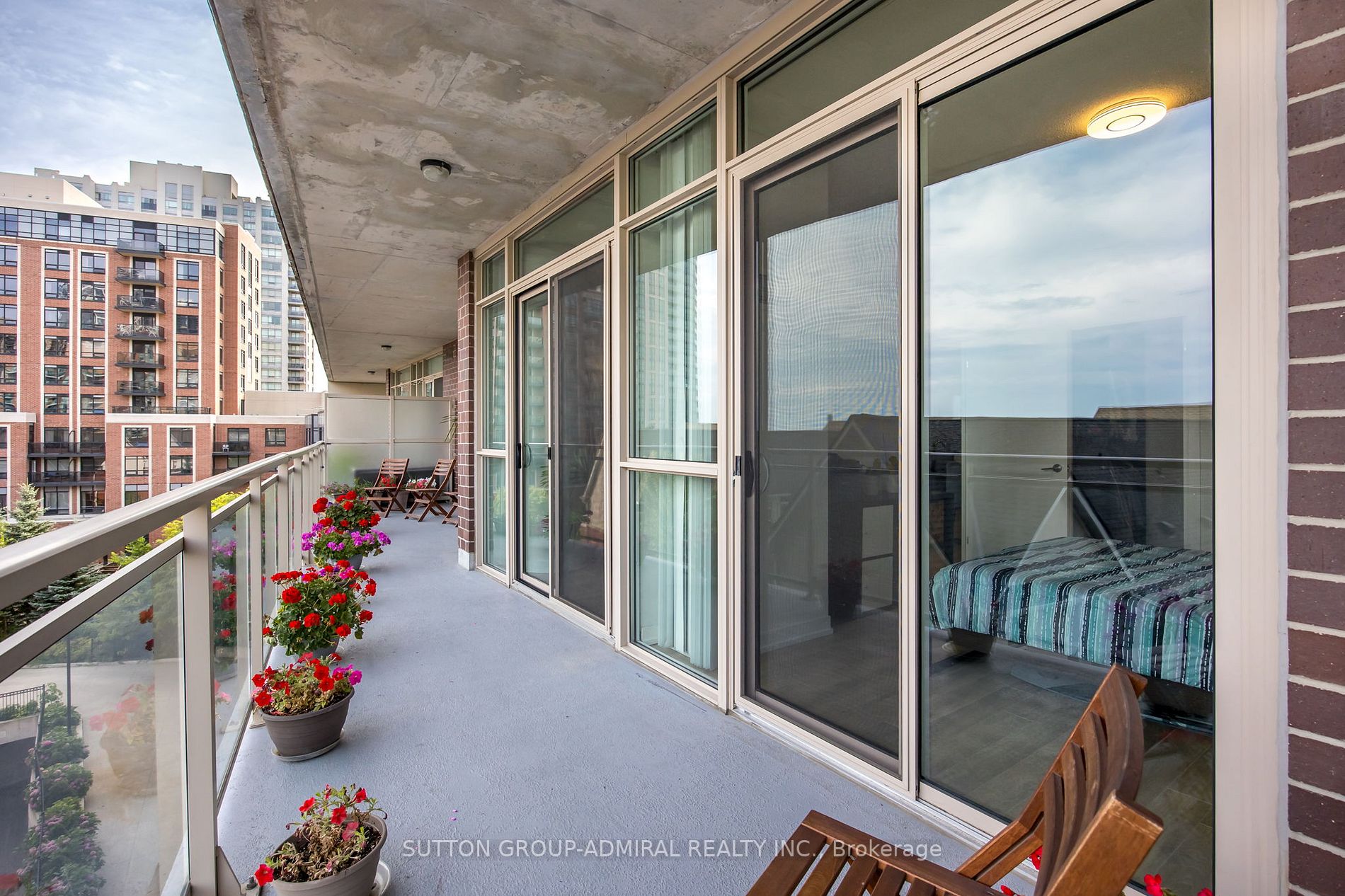 5101 Dundas St W, #407