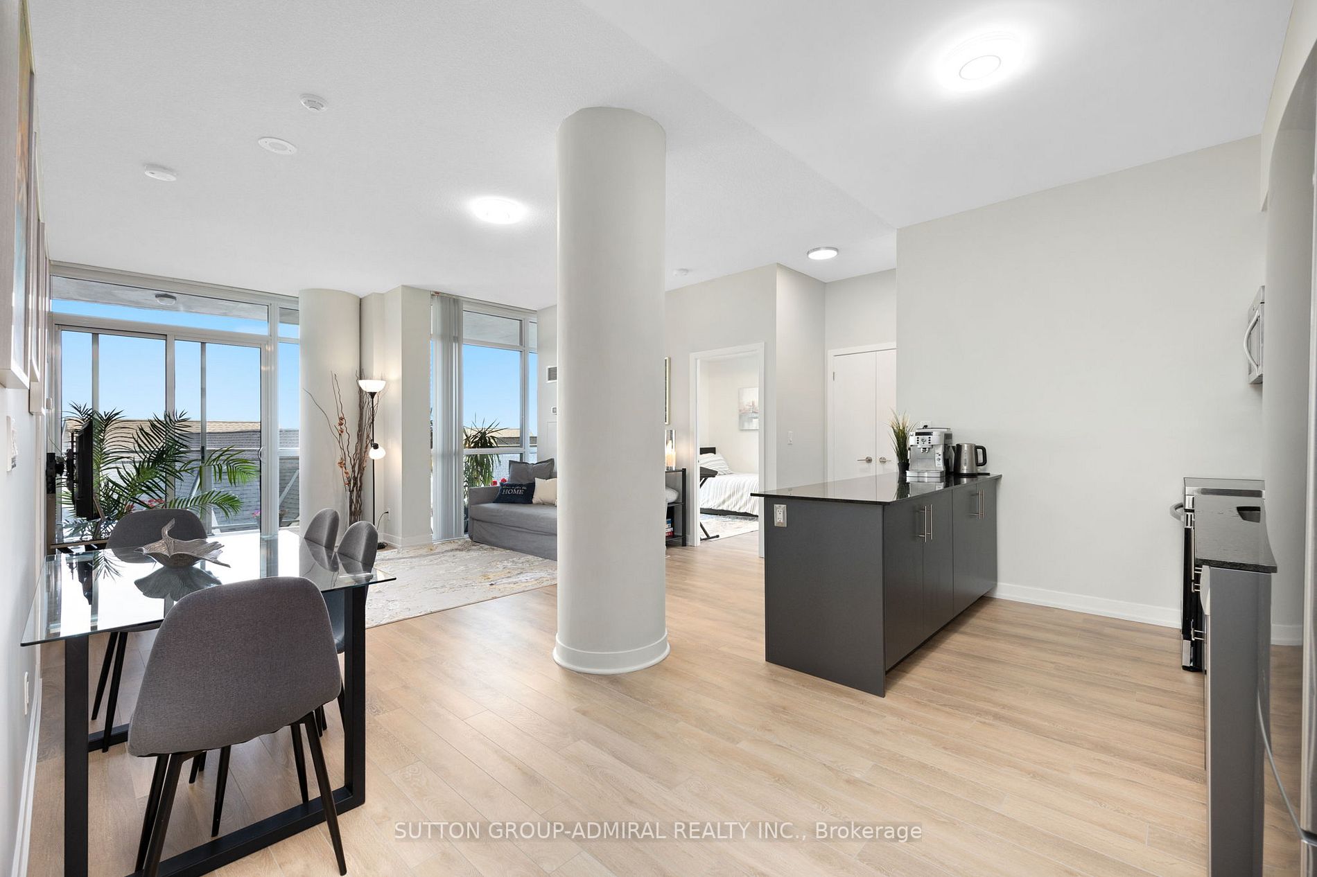 5101 Dundas St W, #407