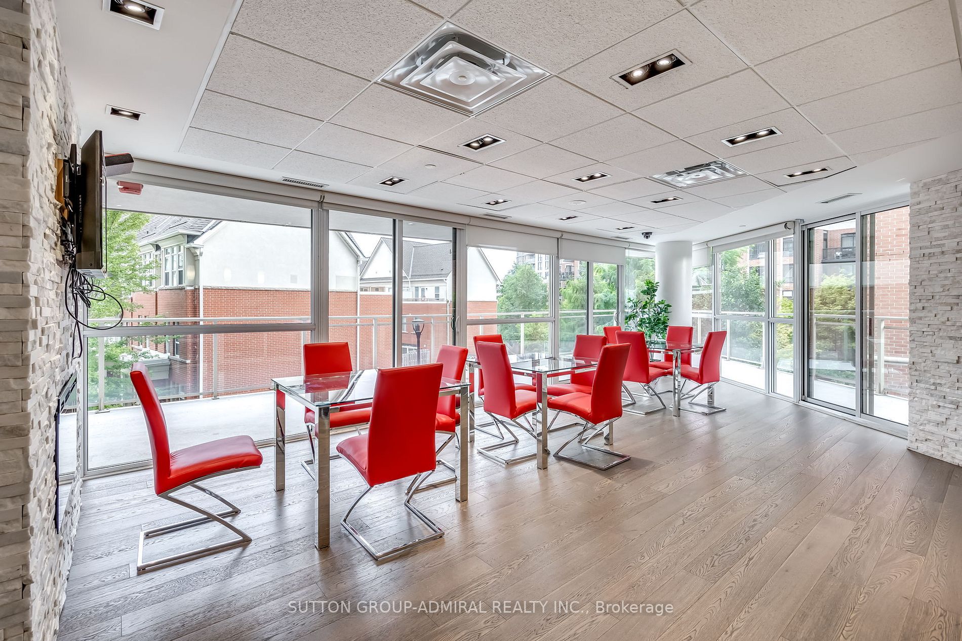 5101 Dundas St W, #407