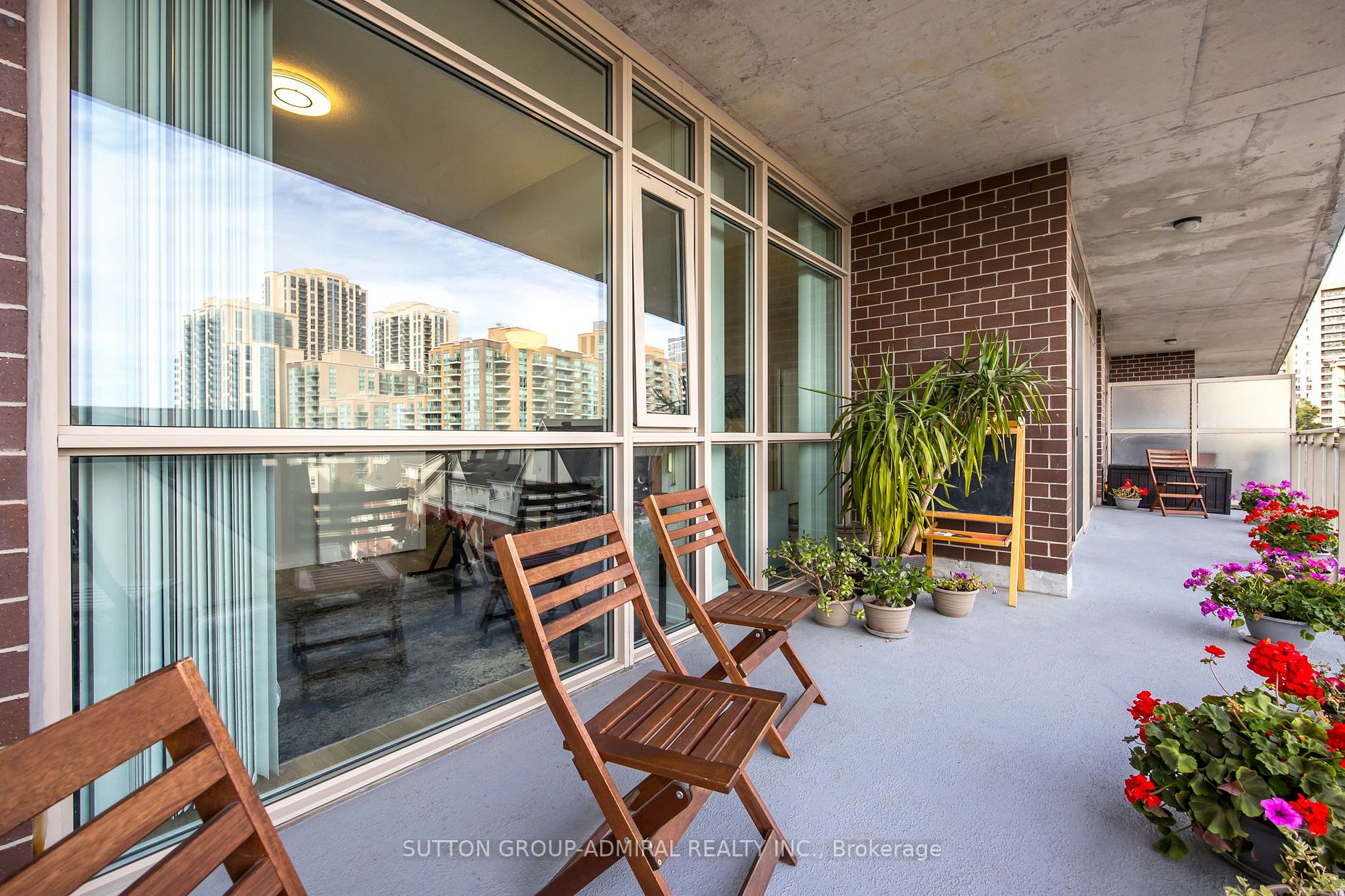 5101 Dundas St W, #407
