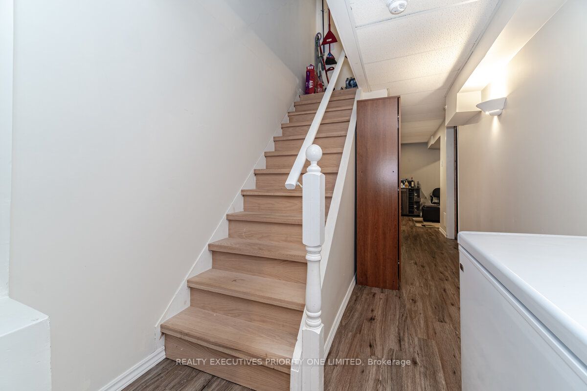 65 Wood Circle