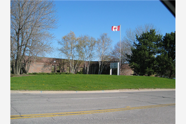 5245 Harvester Rd, Burlington
