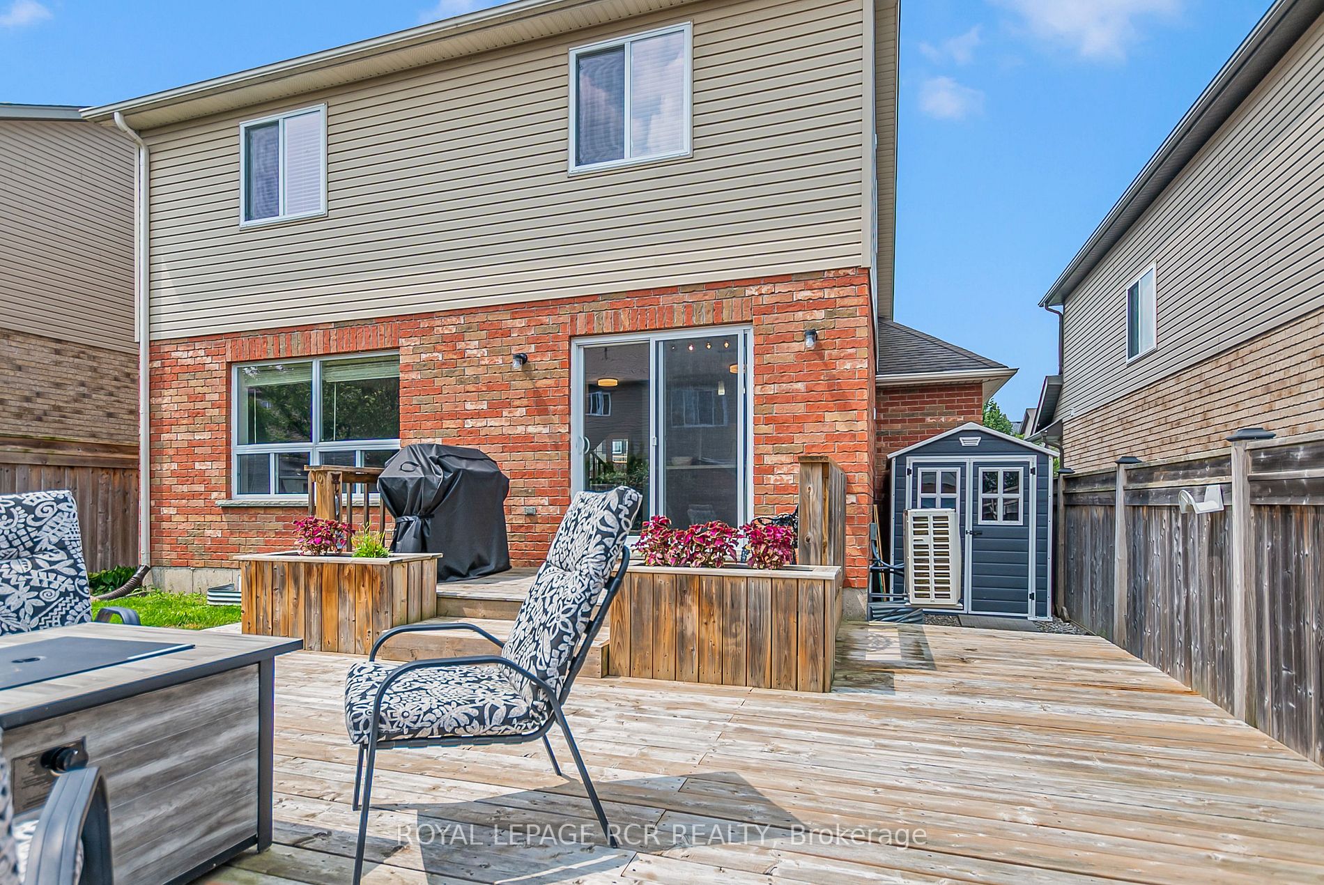 9 Aiken Crescent