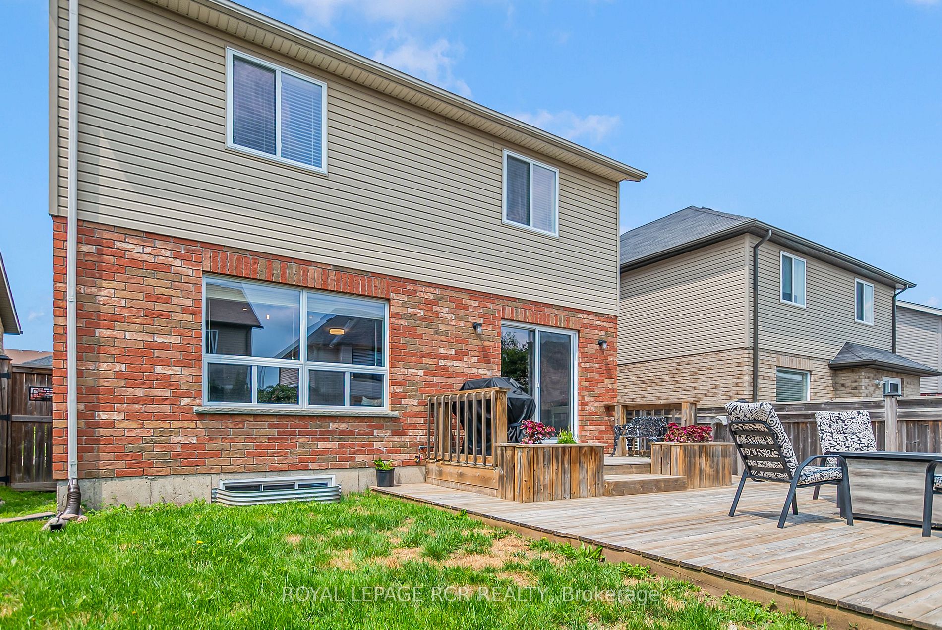 9 Aiken Crescent
