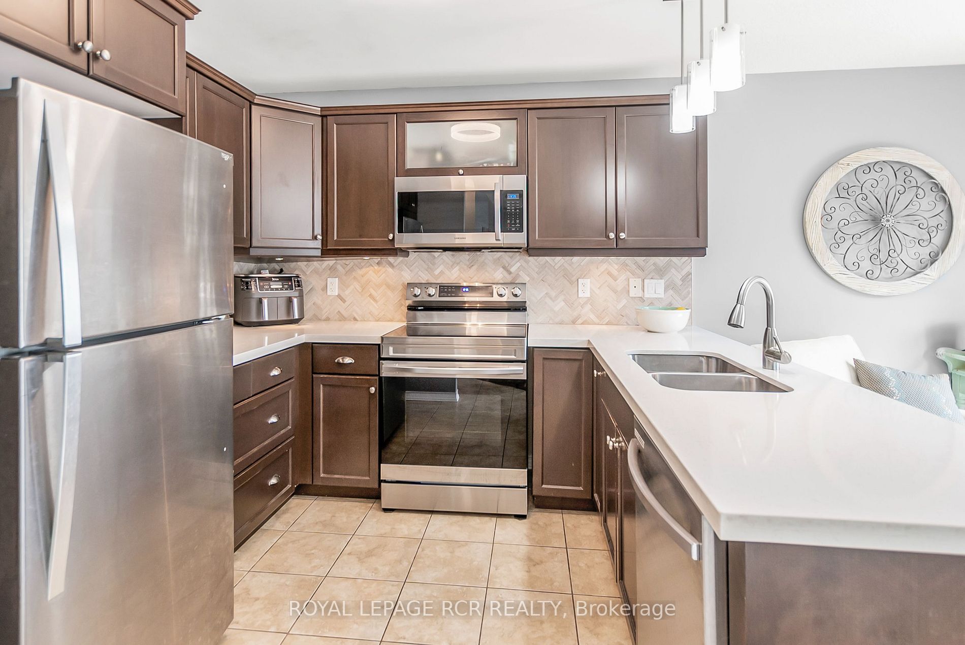 9 Aiken Crescent