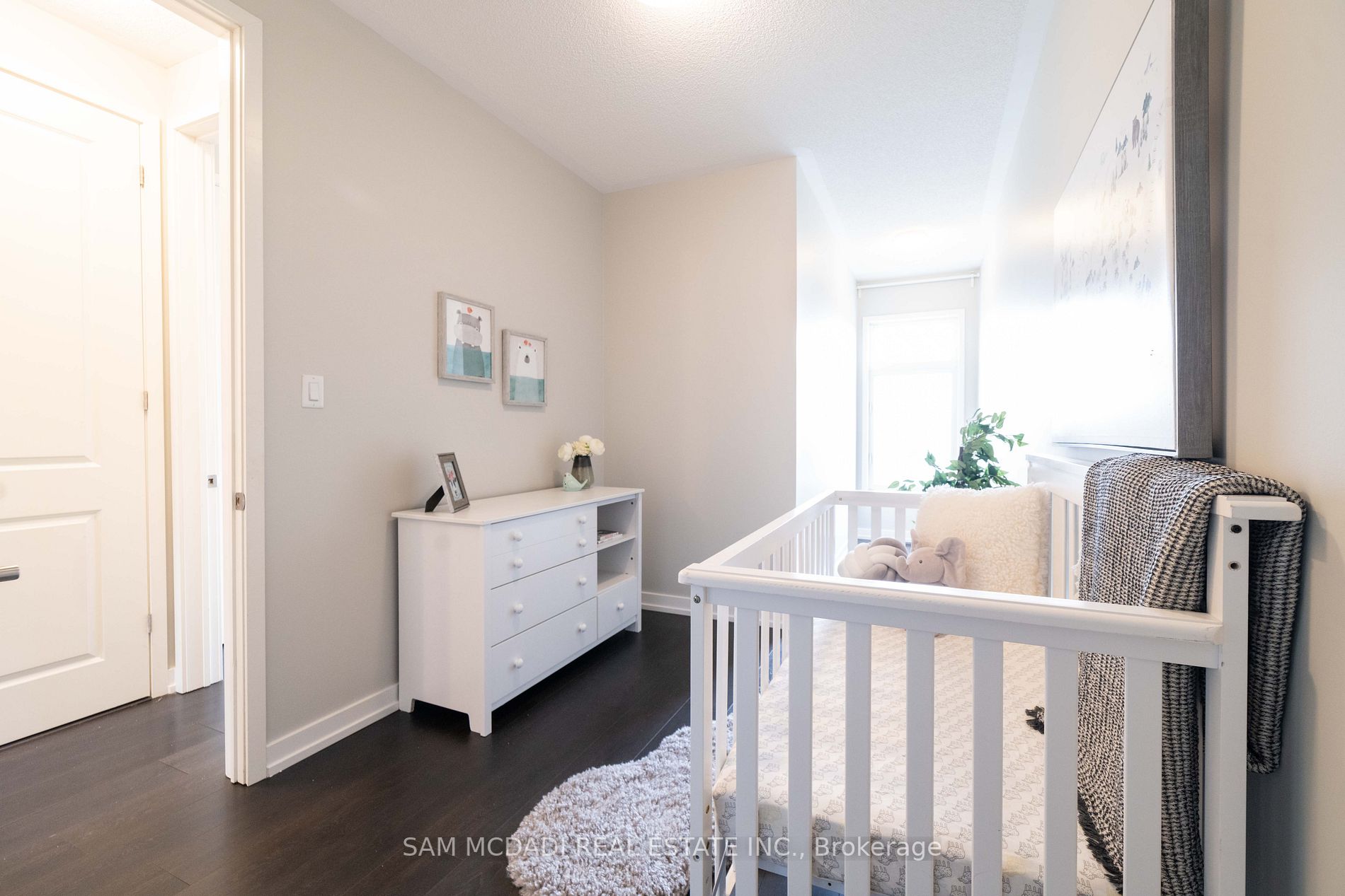 220 Squire Crescent