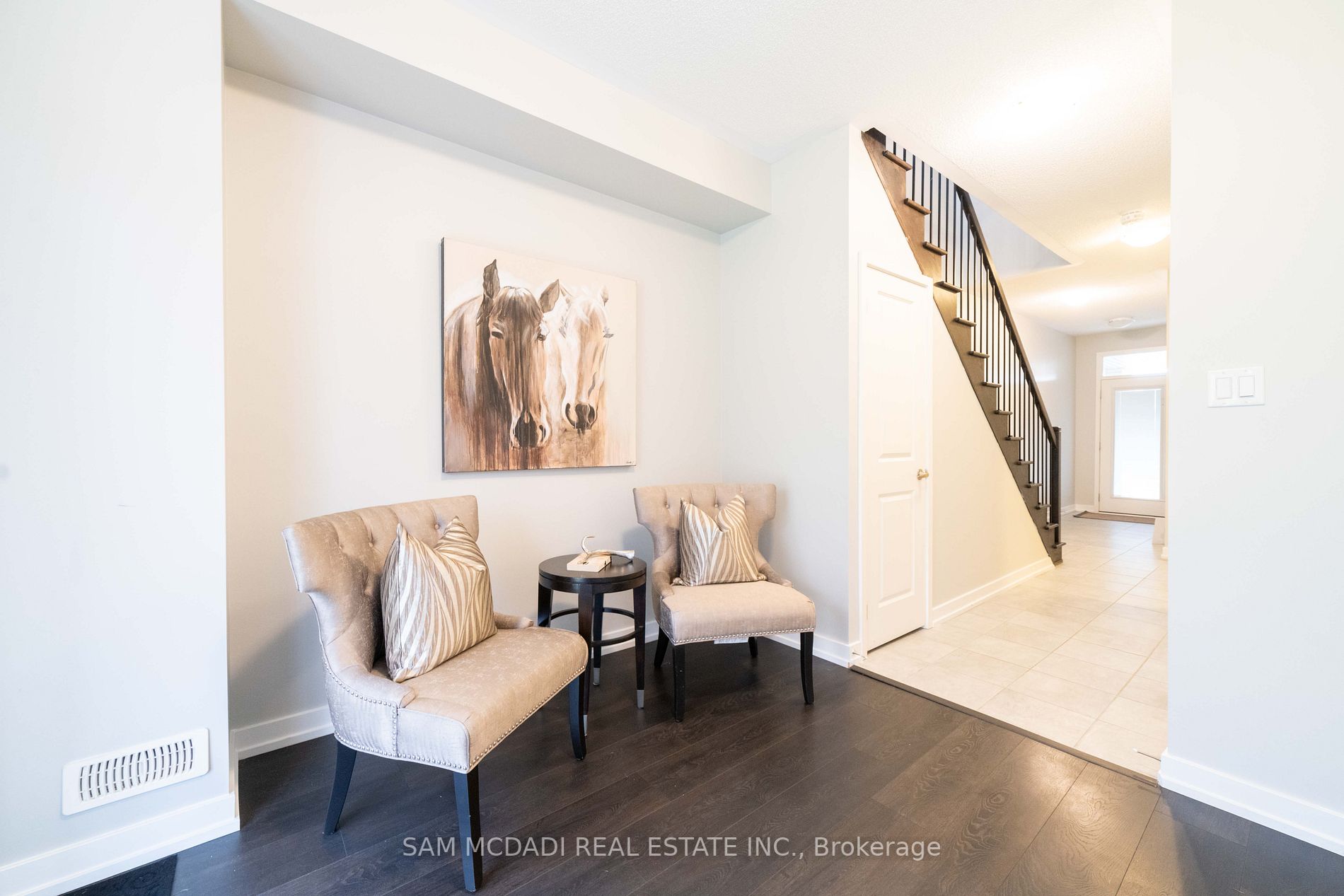 220 Squire Crescent