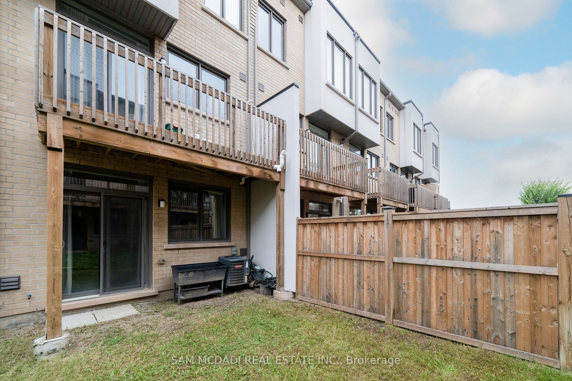 220 Squire Crescent