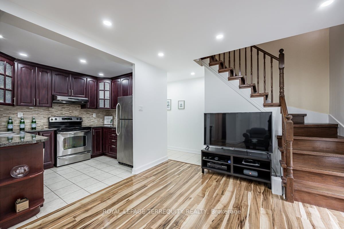 2095 Roche Crt, #127
