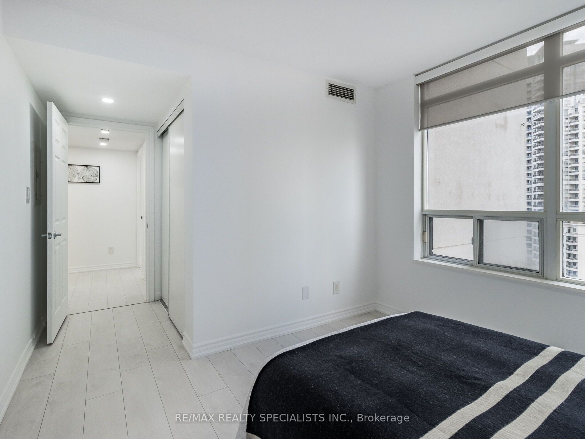 3880 Duke Of York Blvd, #1906