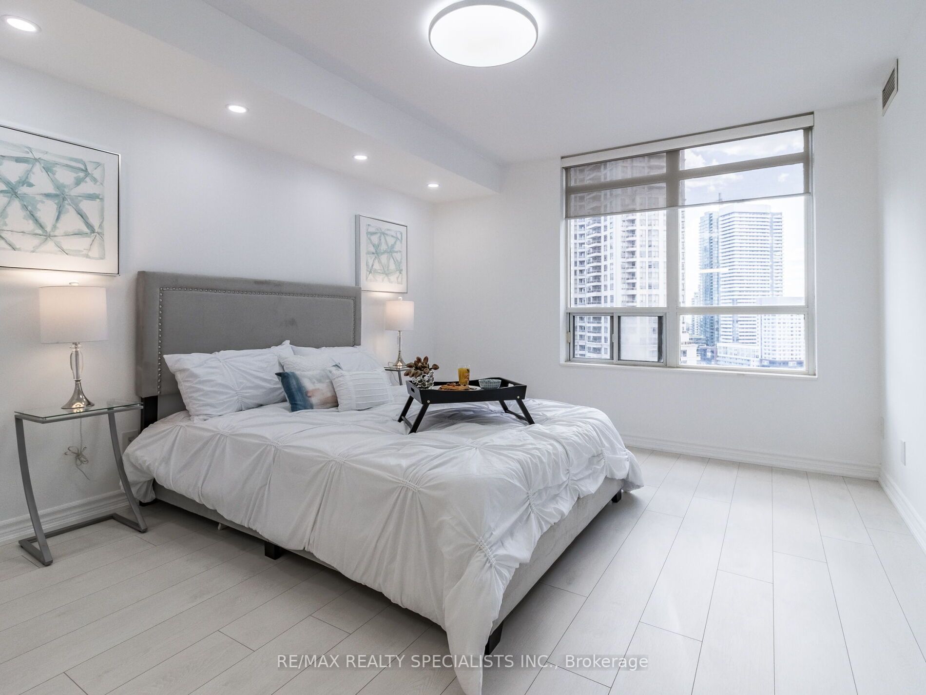 3880 Duke Of York Blvd, #1906