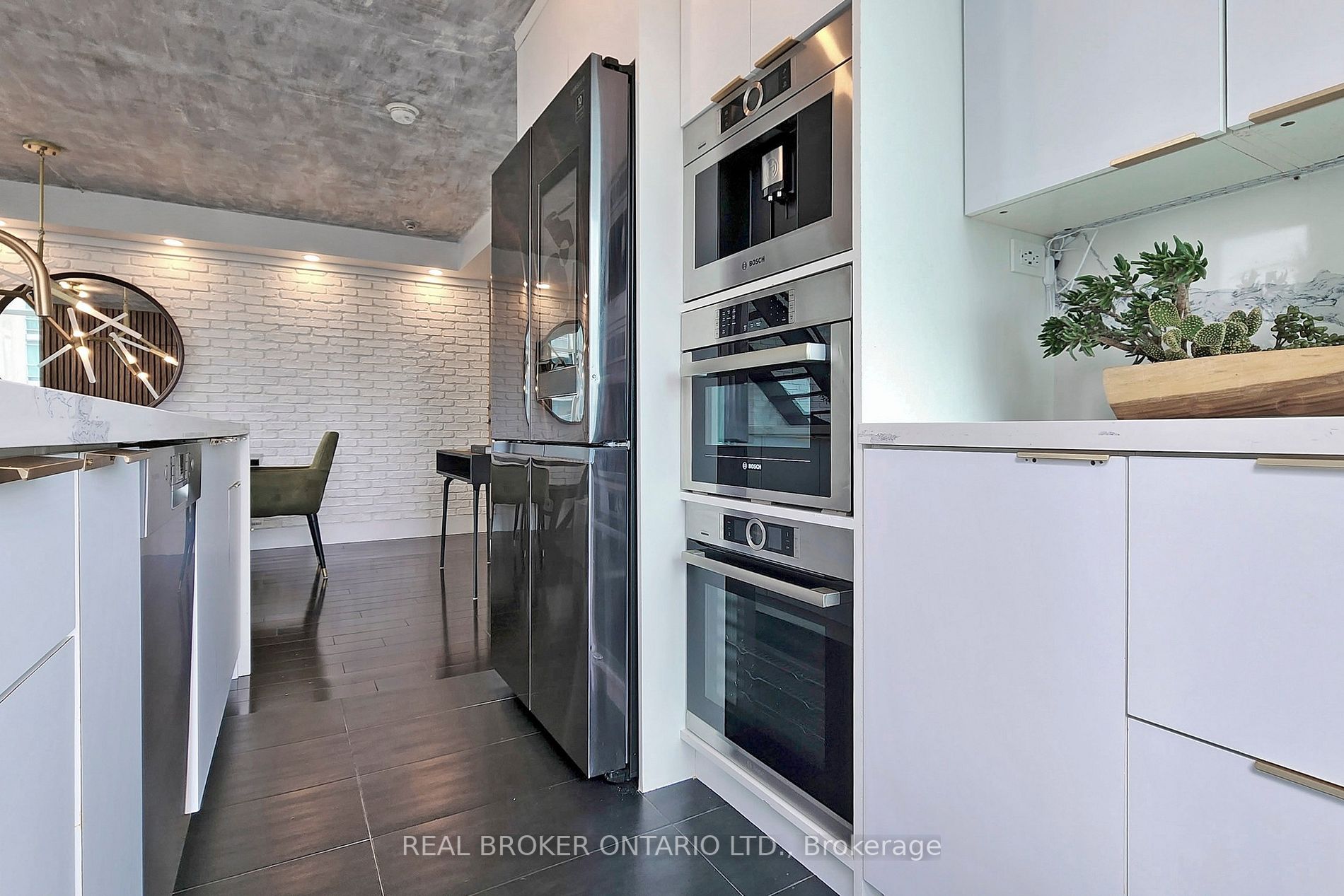 250 Manitoba Street, #728