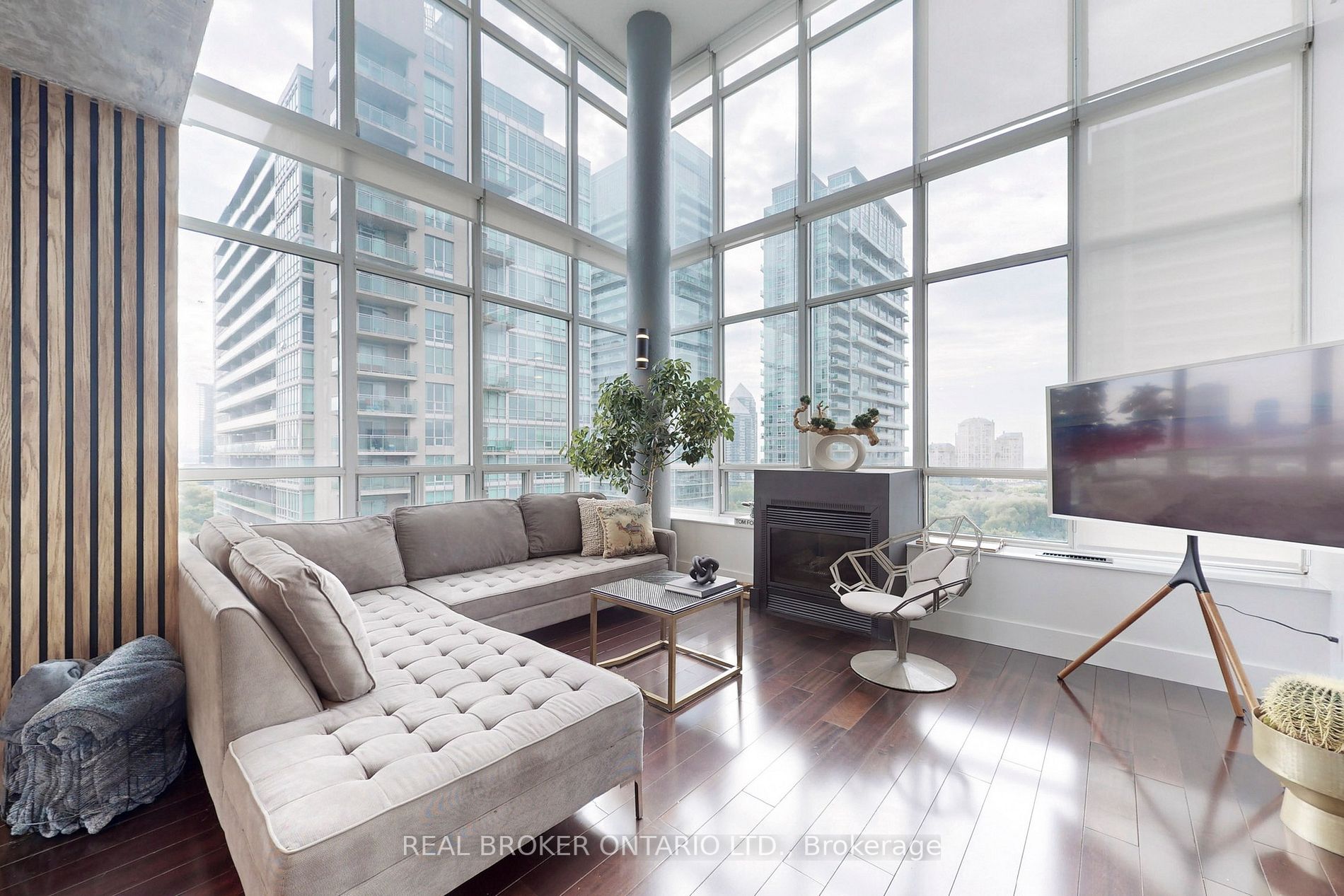 250 Manitoba Street, #728