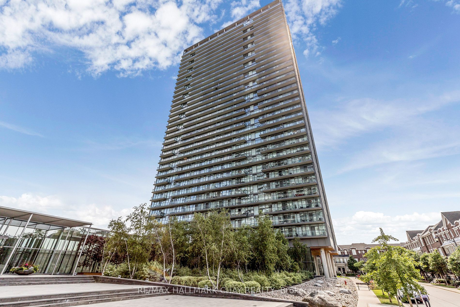 105 The Queensway Ave W, #605