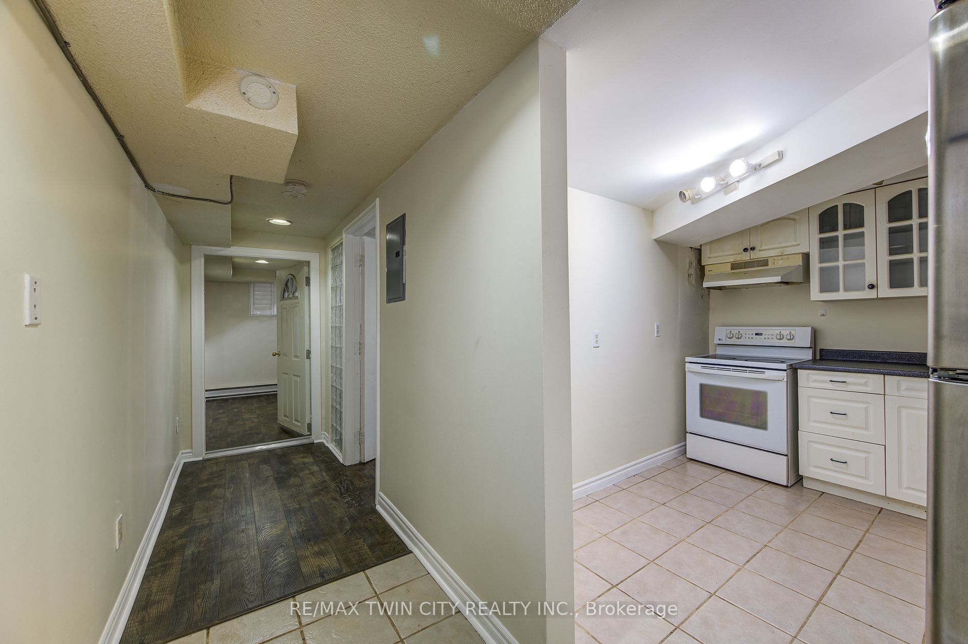 3263 Galbraith Dr