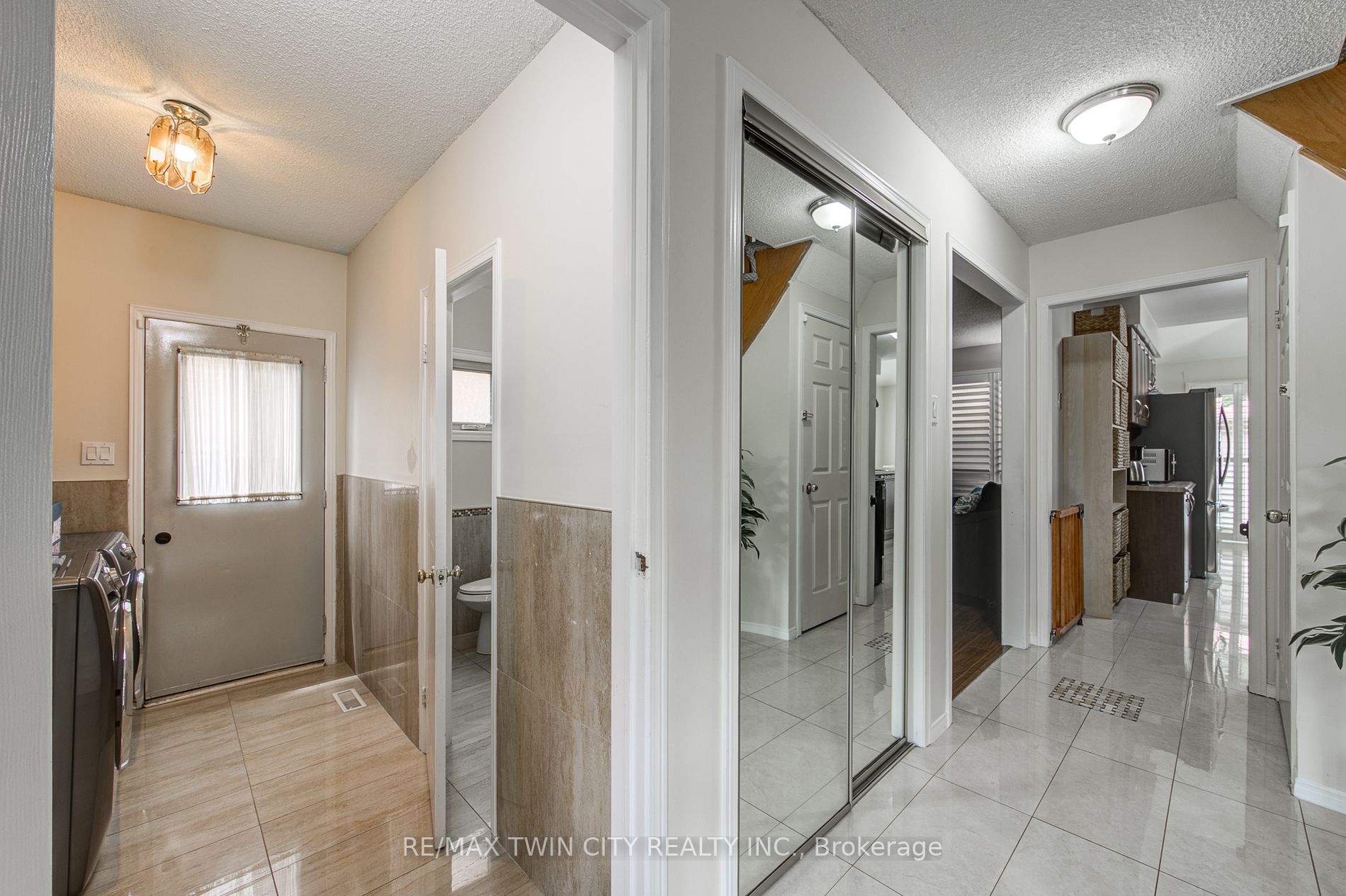 3263 Galbraith Dr