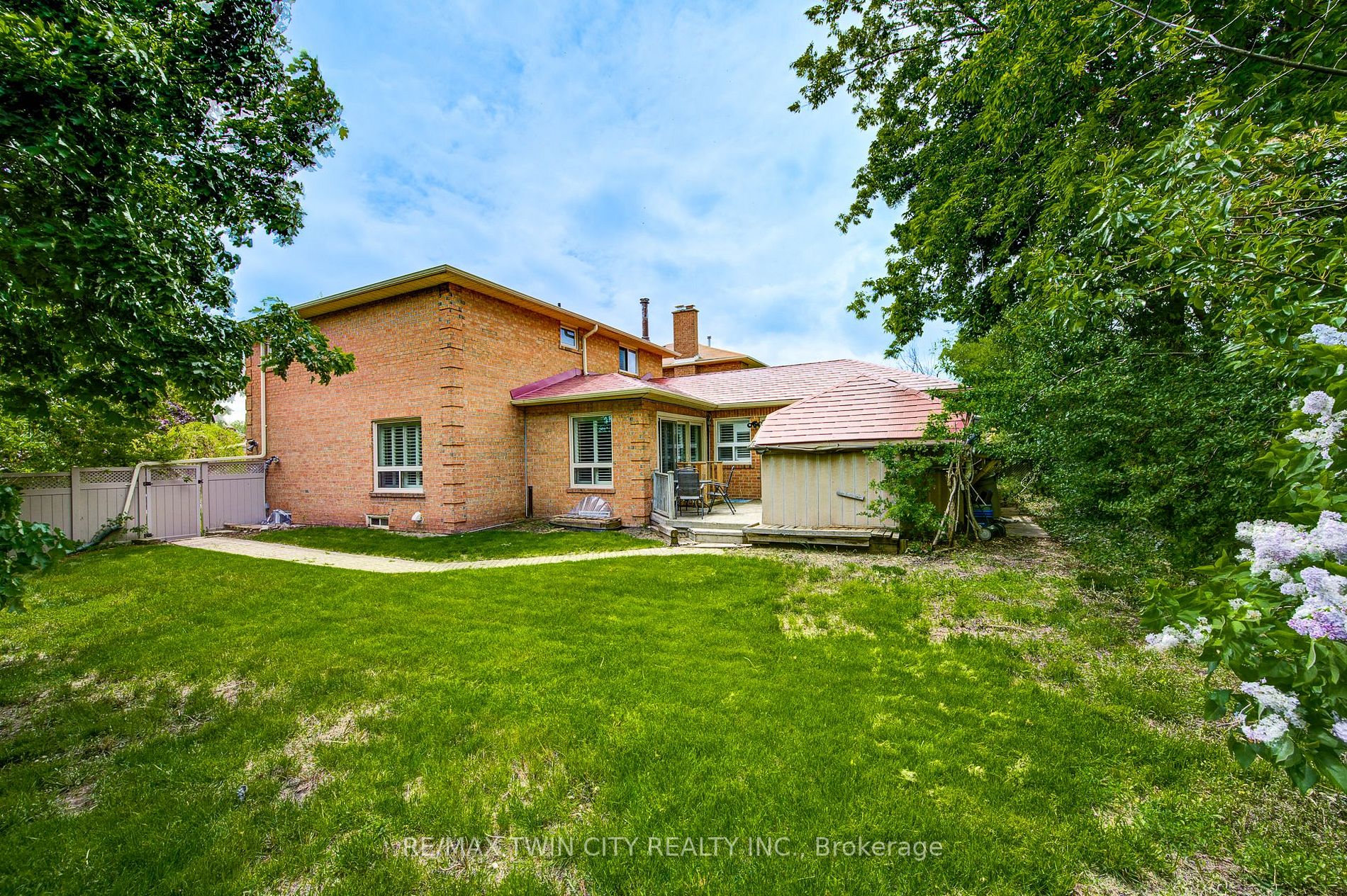 3263 Galbraith Dr