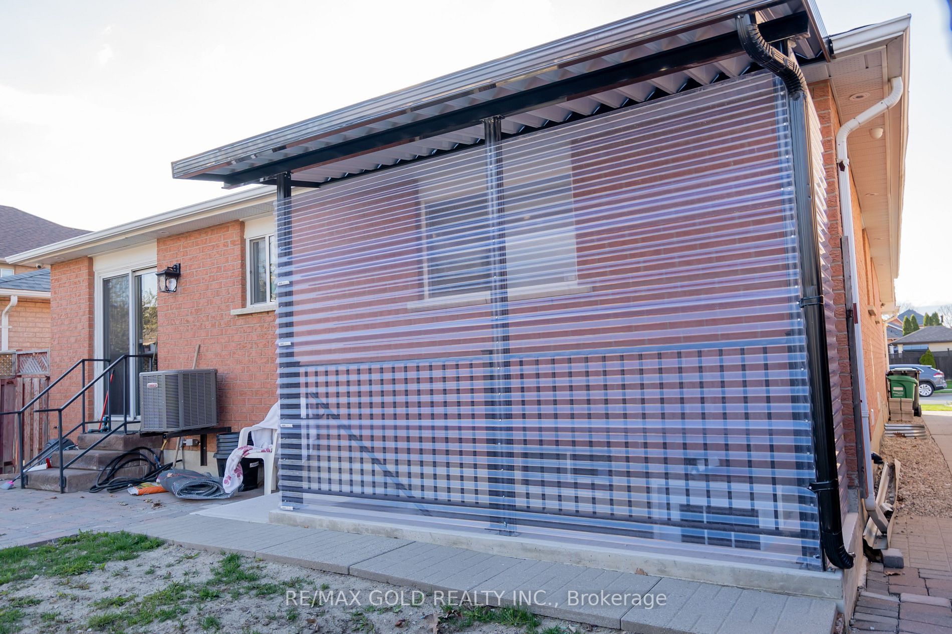 110 Cresthaven Rd
