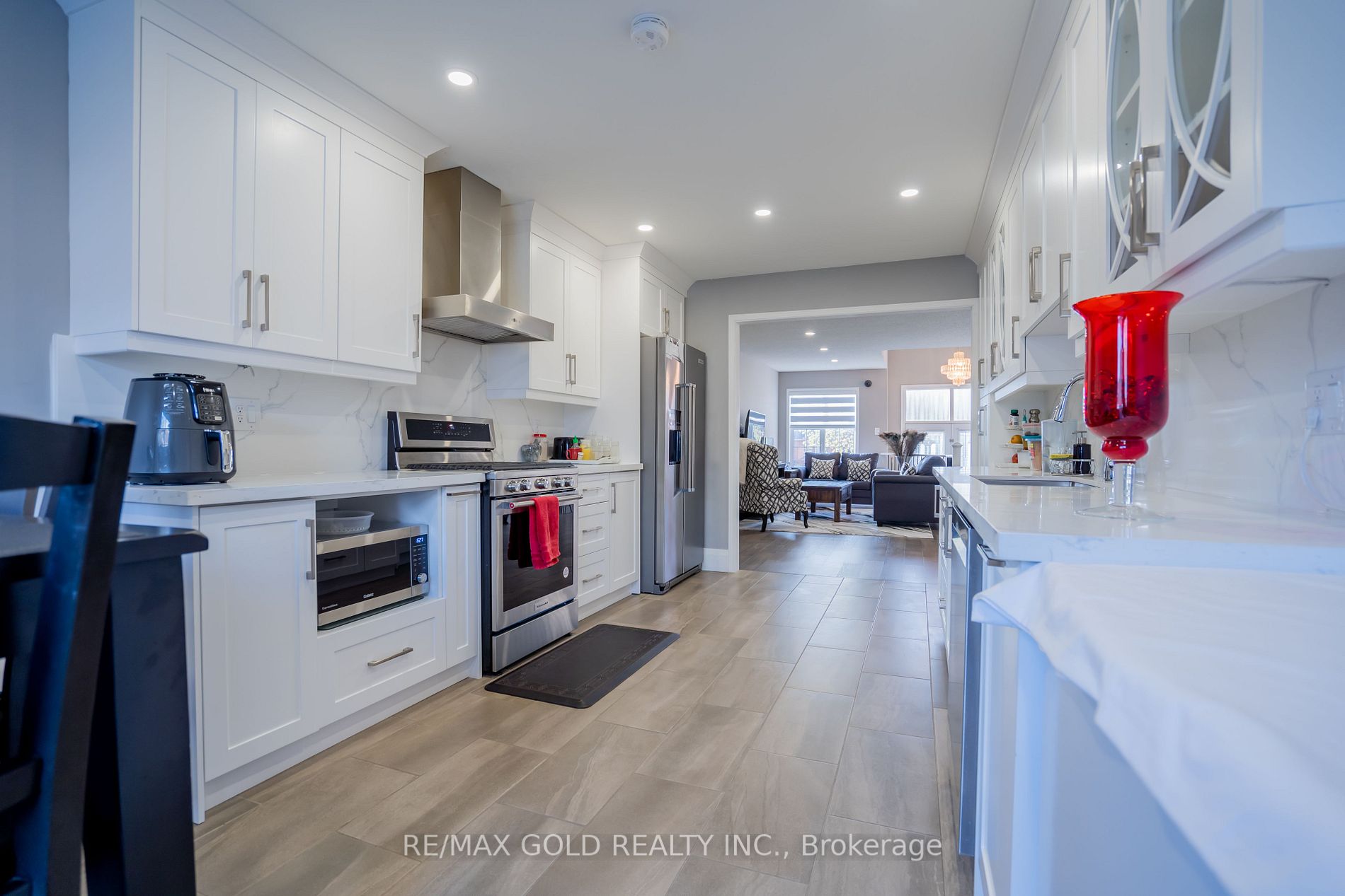 110 Cresthaven Rd