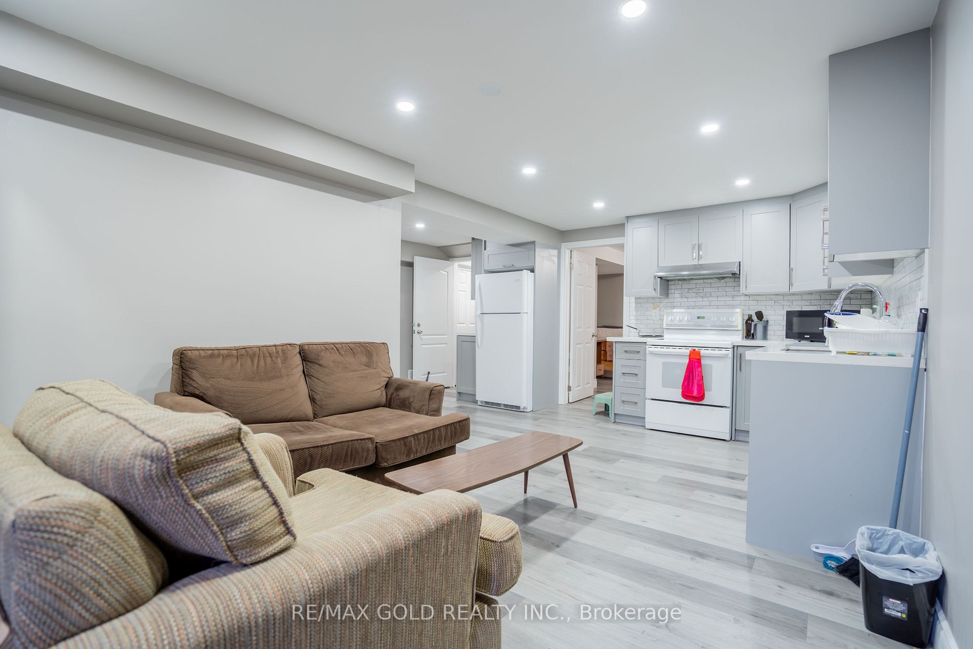 110 Cresthaven Rd