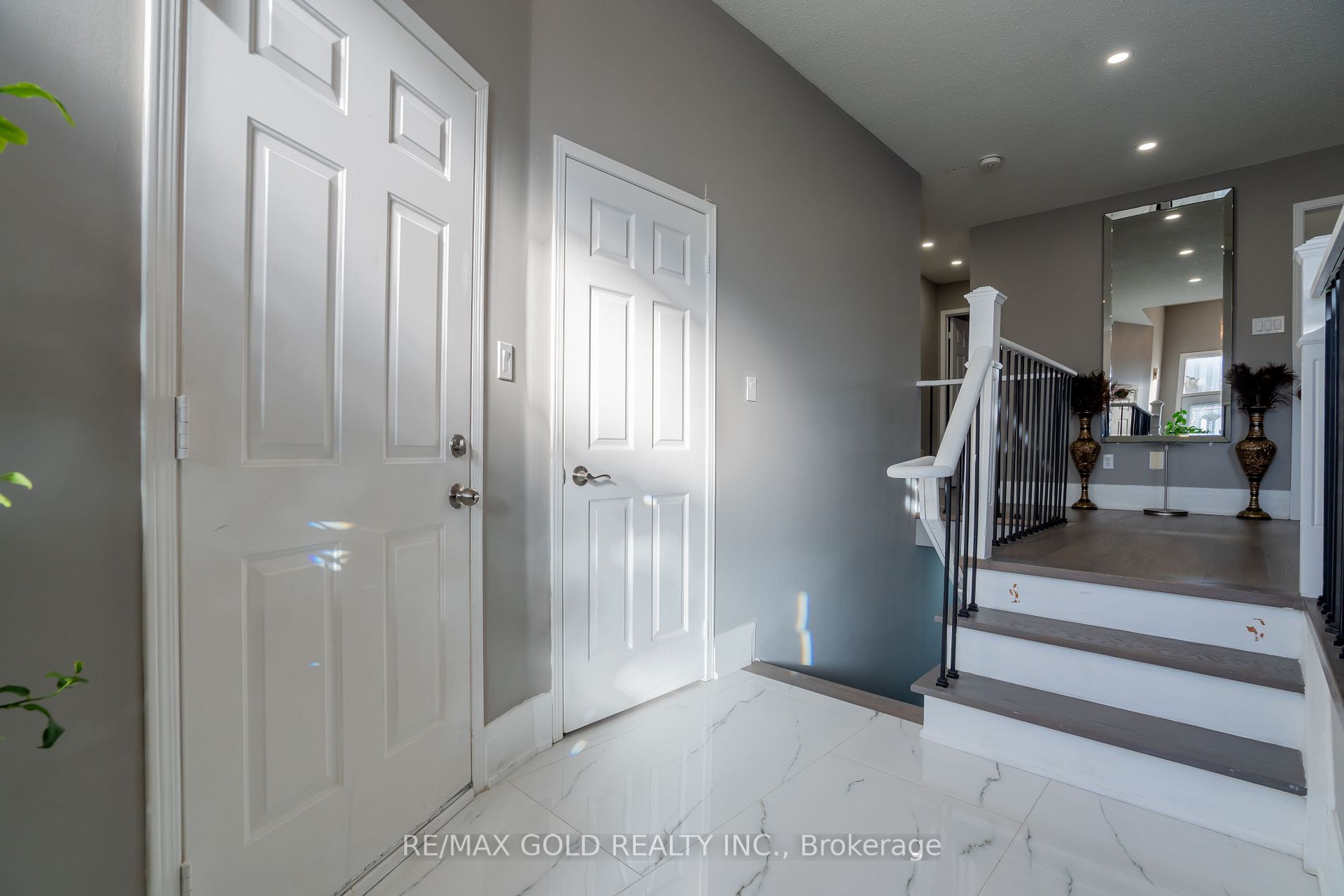 110 Cresthaven Rd