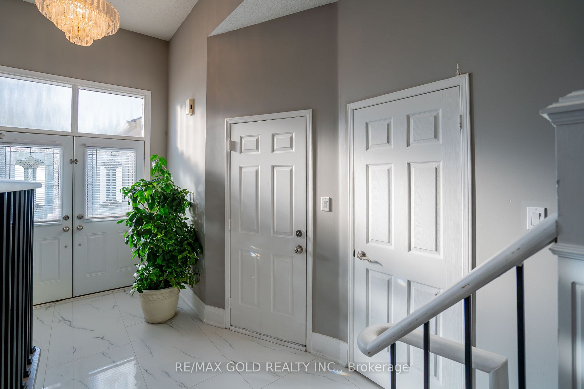 110 Cresthaven Rd