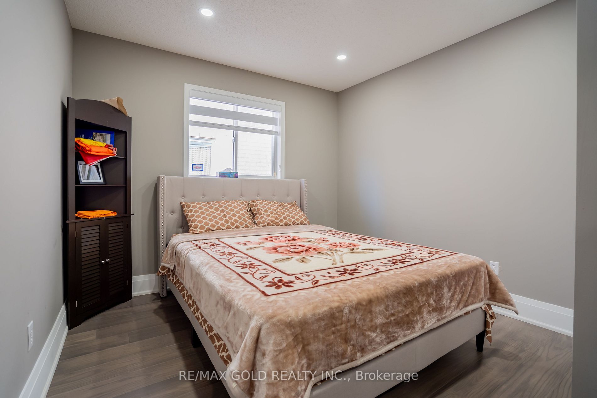 110 Cresthaven Rd