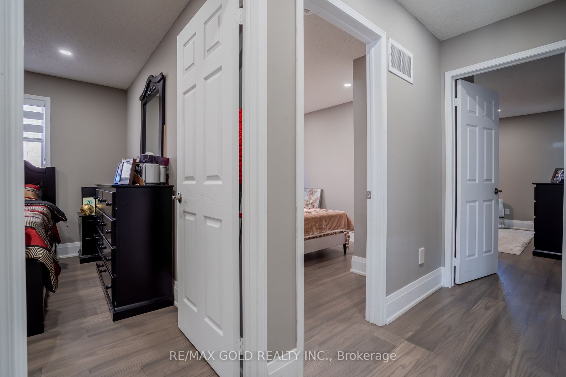 110 Cresthaven Rd