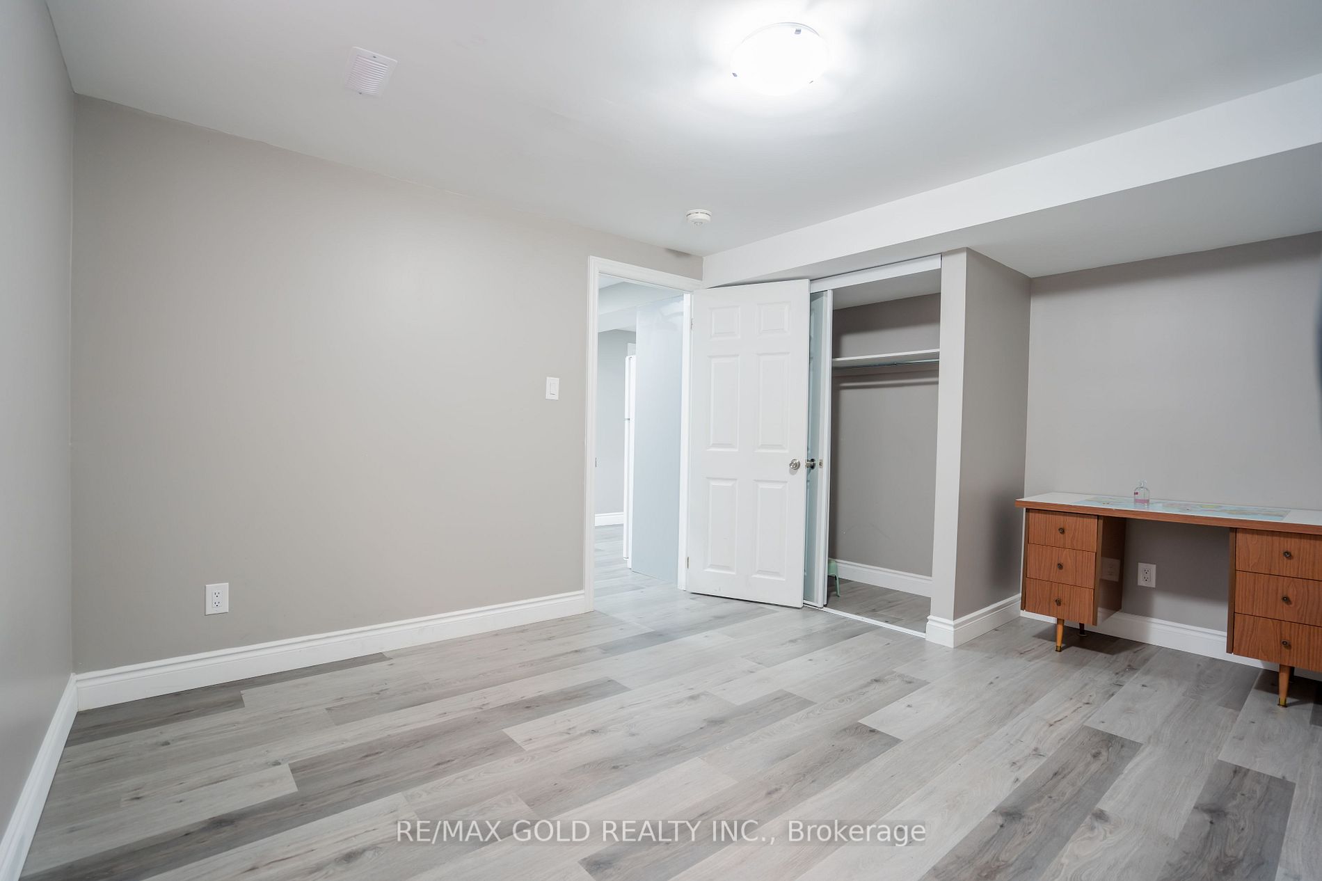 110 Cresthaven Rd