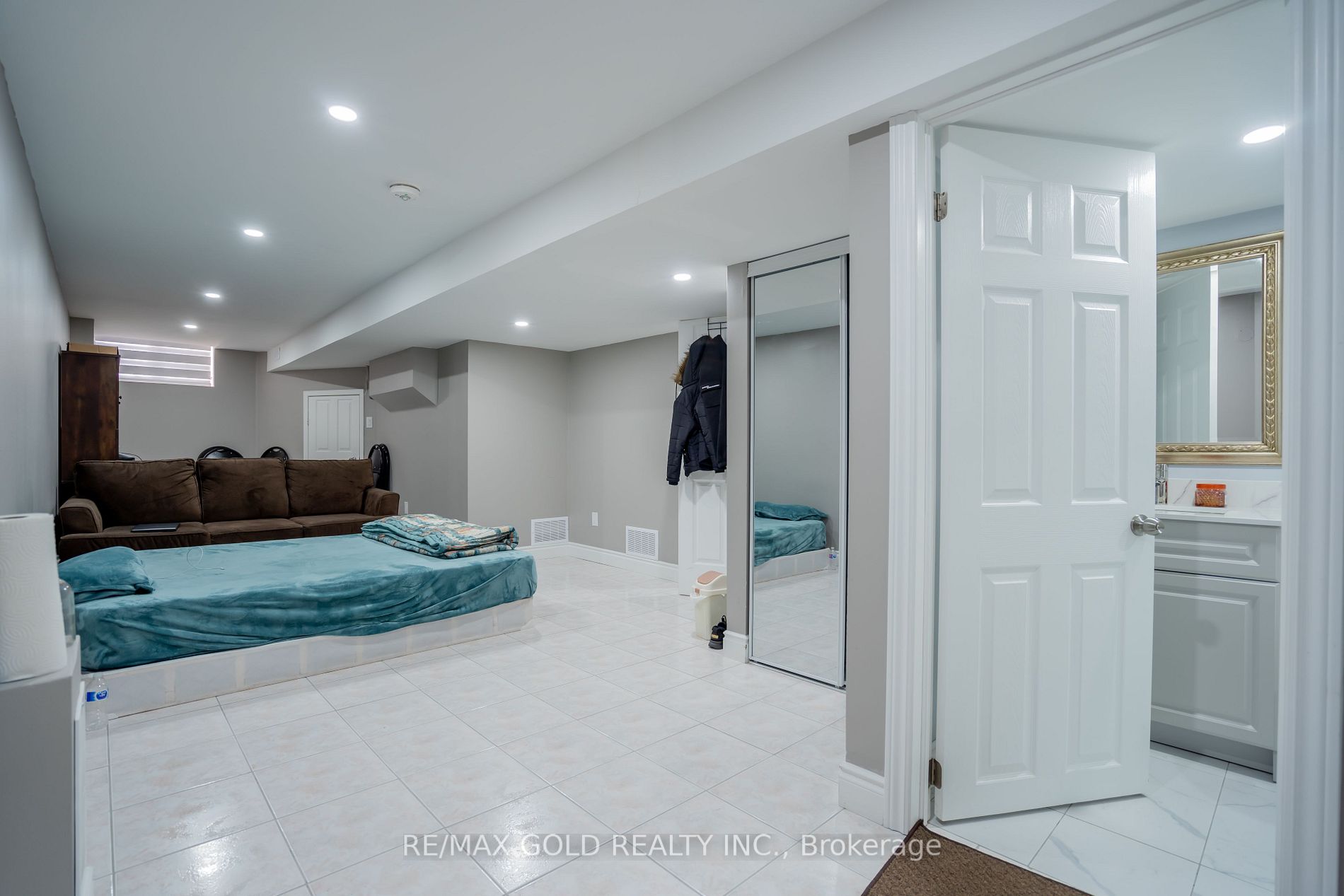 110 Cresthaven Rd