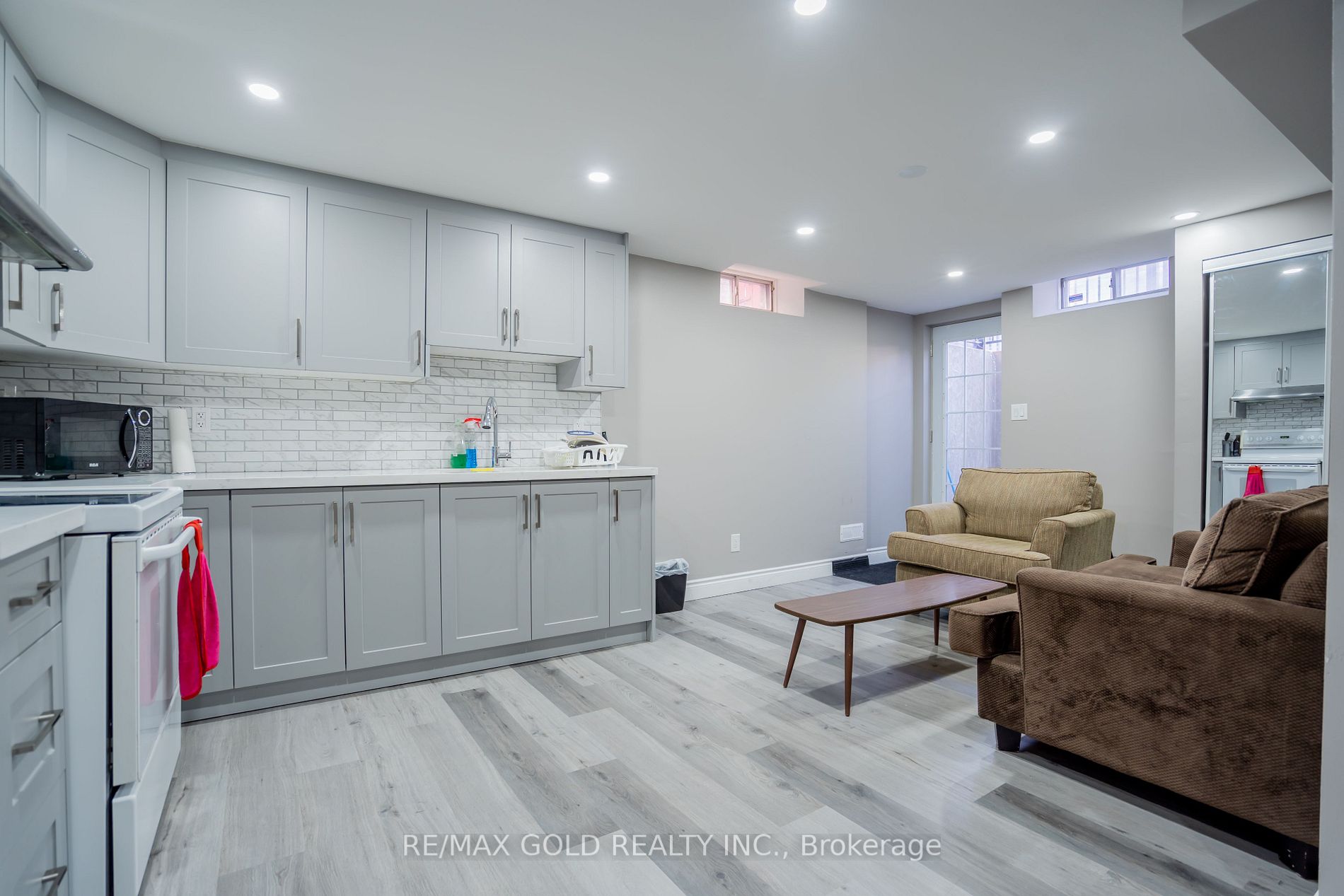 110 Cresthaven Rd