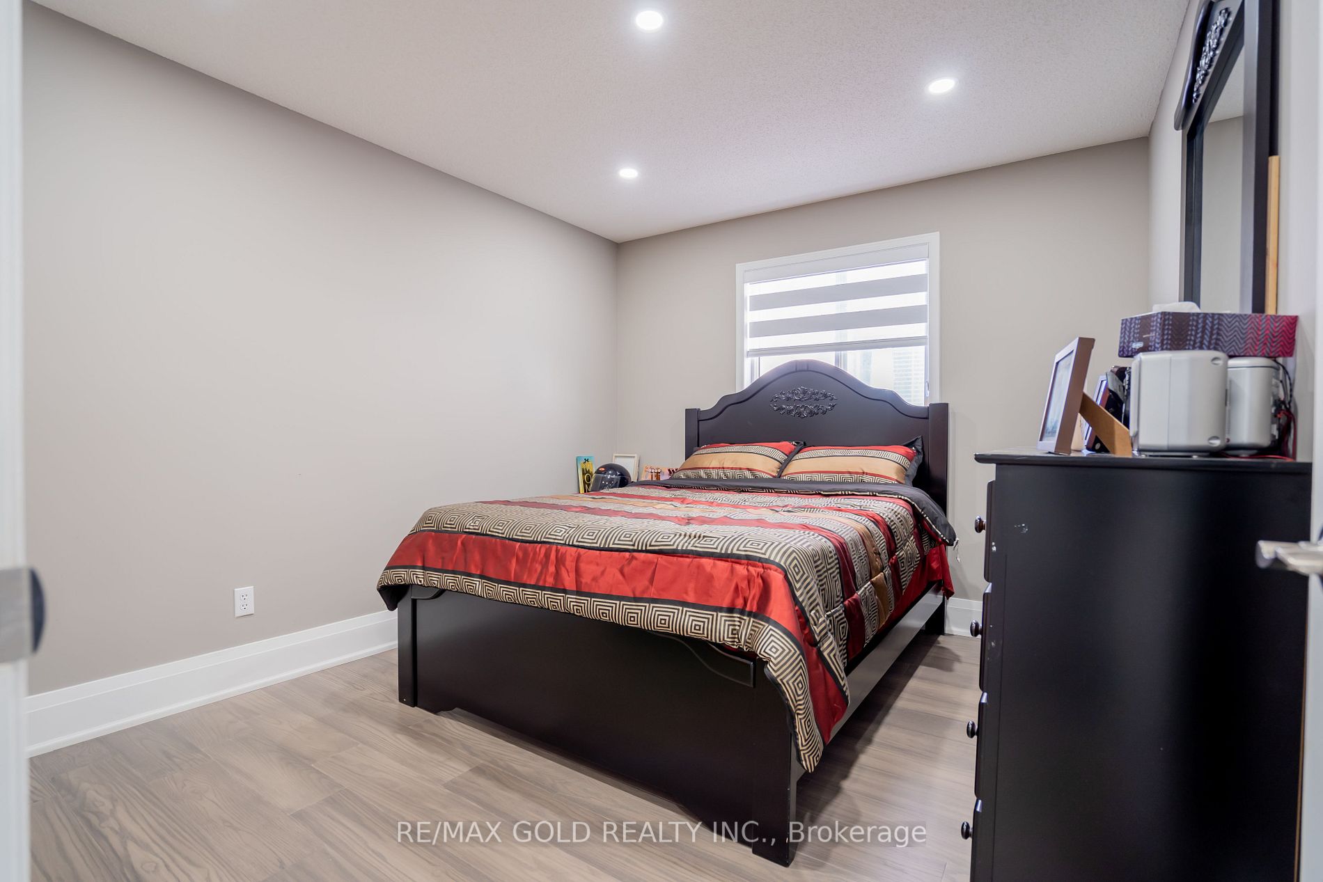 110 Cresthaven Rd