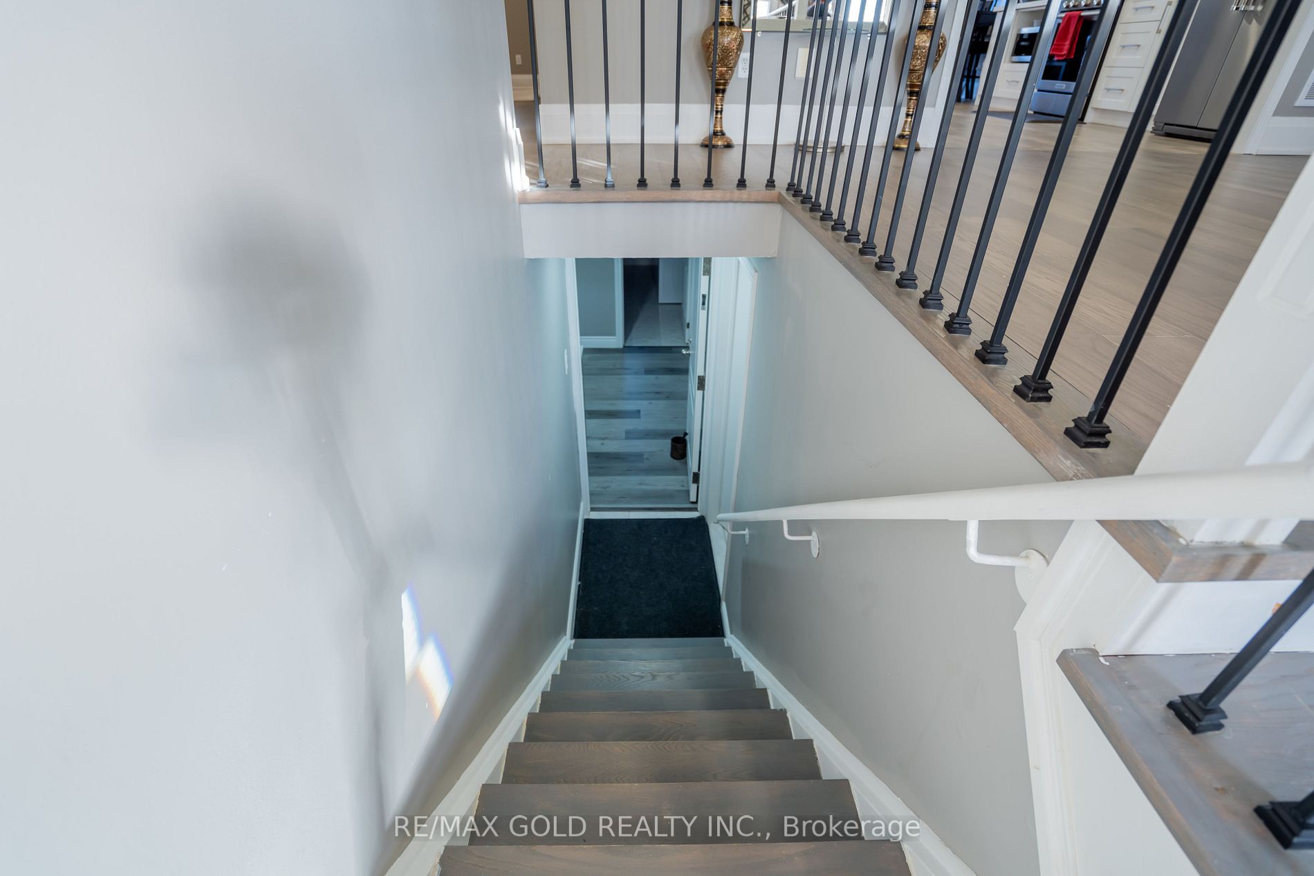 110 Cresthaven Rd