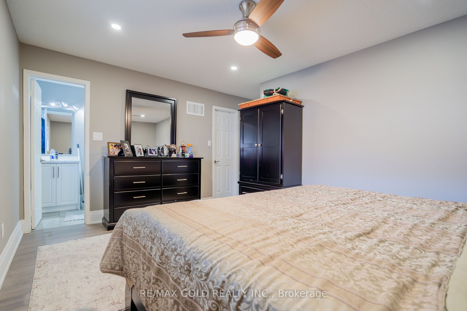 110 Cresthaven Rd