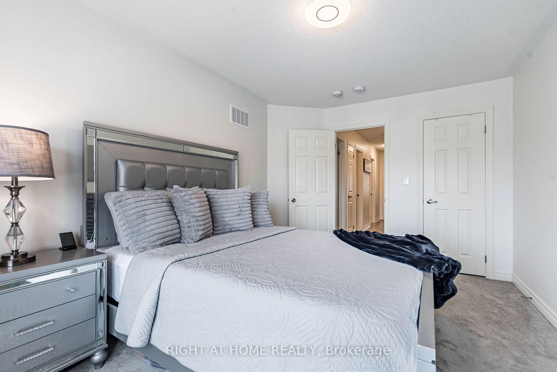 1076 Urell Way