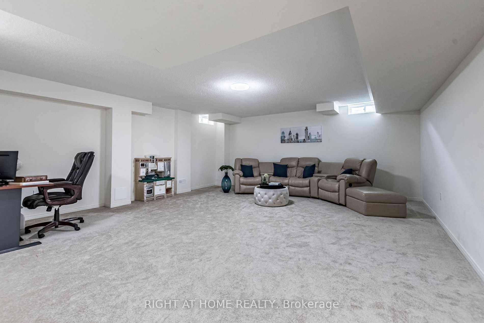 1076 Urell Way