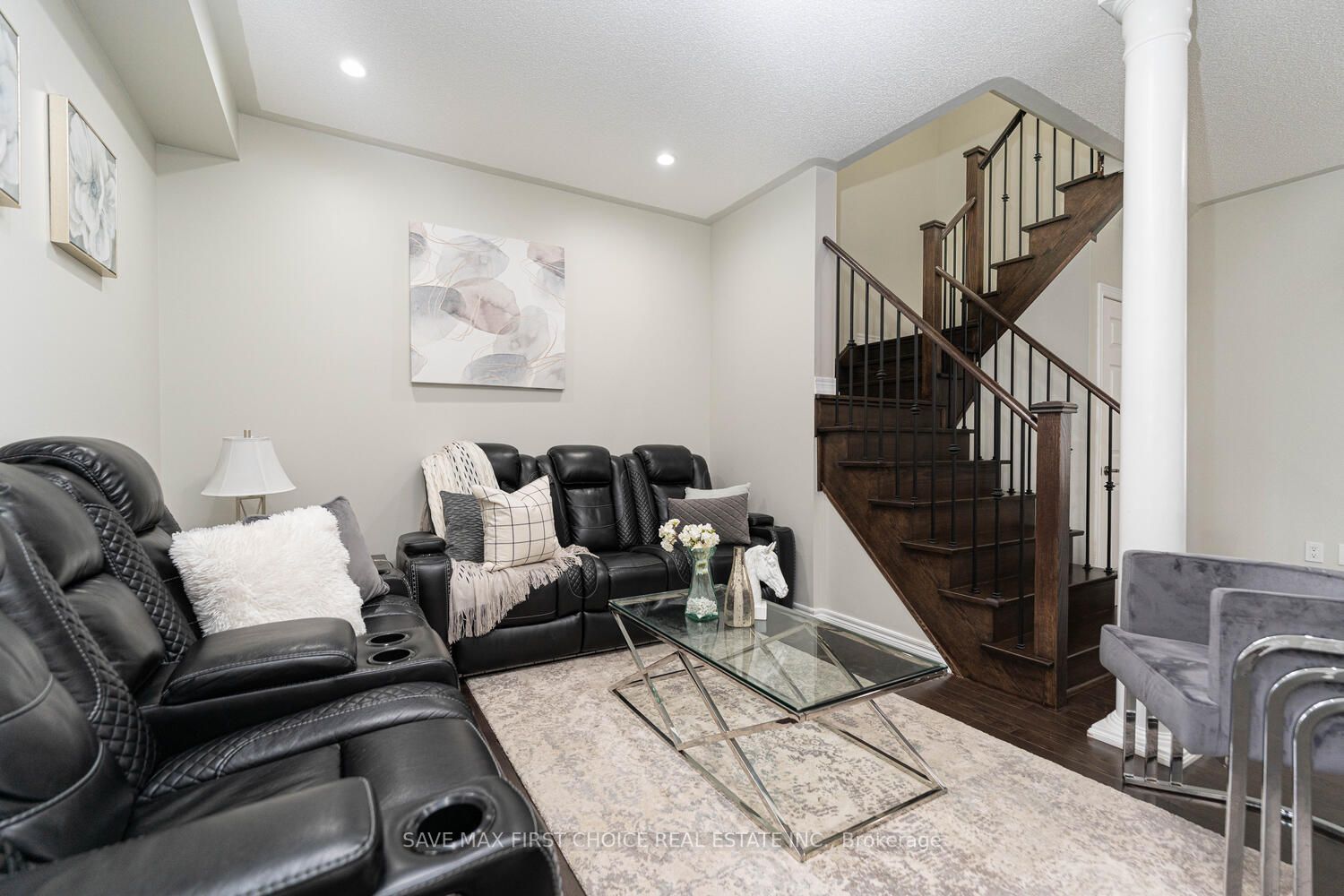 10 Ebury Dr
