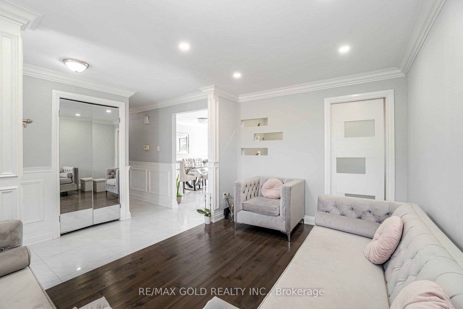 44 Stanley Crt