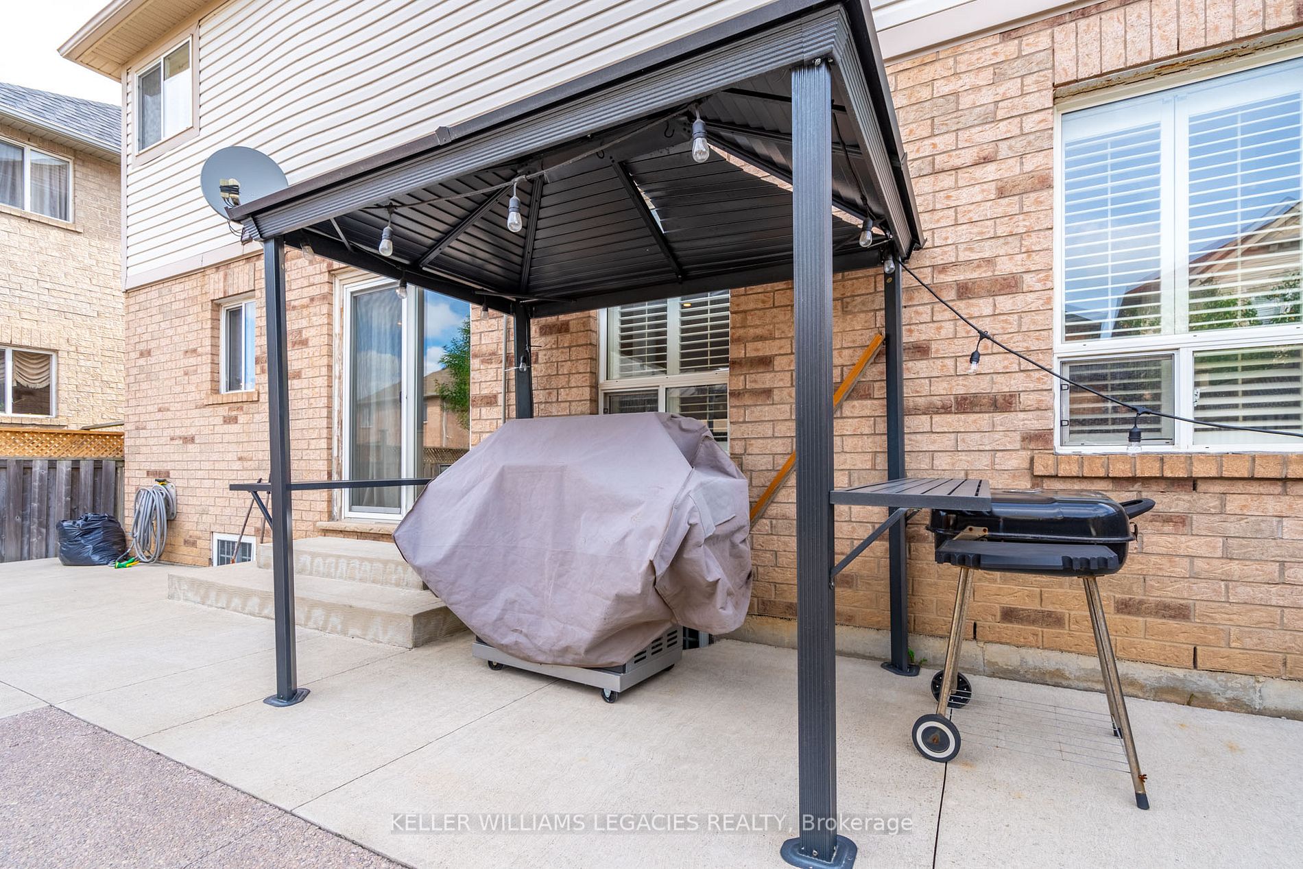 4 Sandway Dr