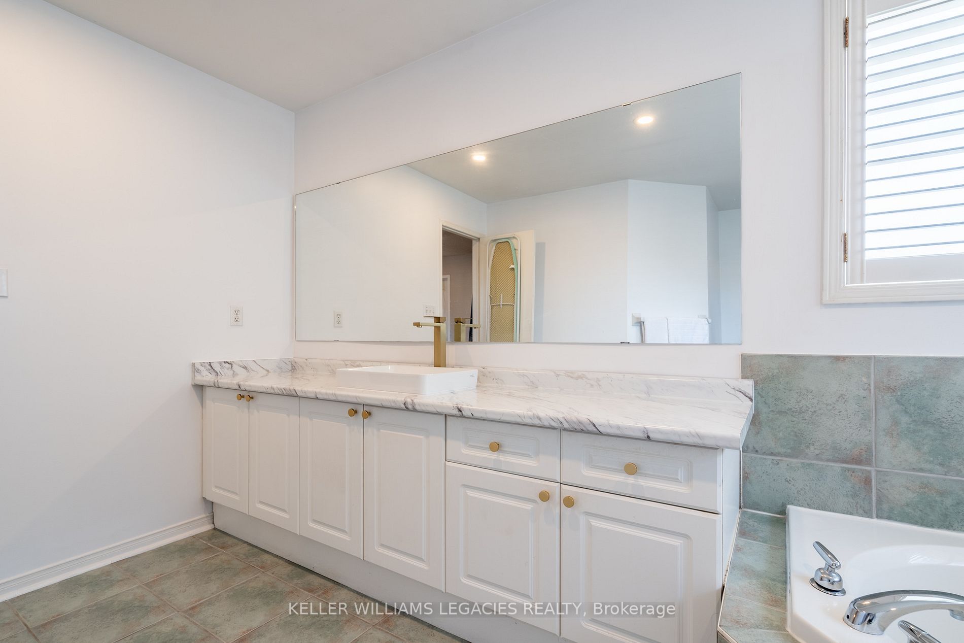 4 Sandway Dr