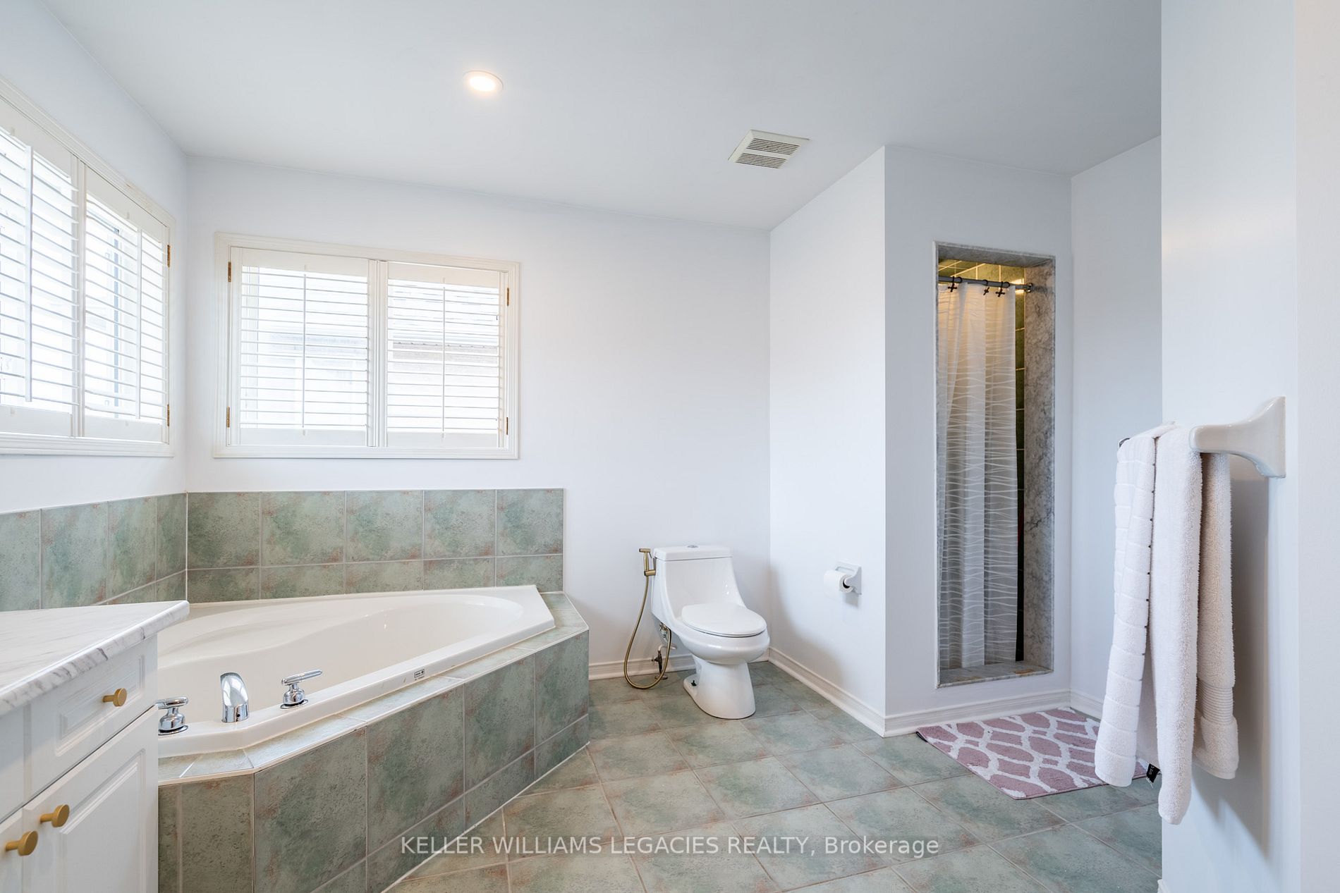 4 Sandway Dr