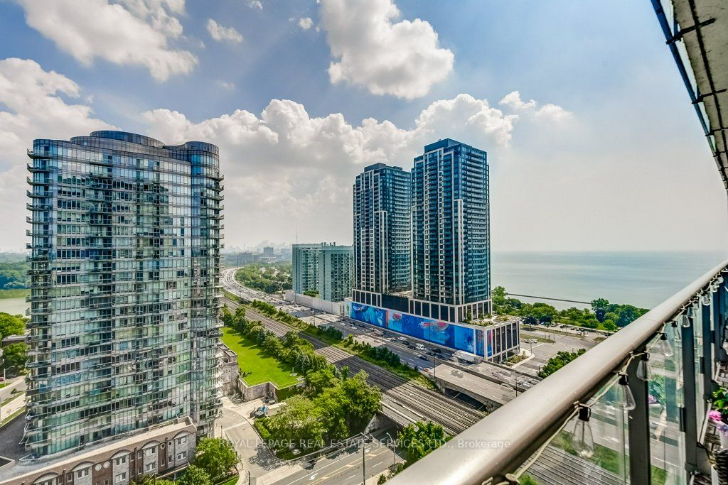 103 The Queensway #1915