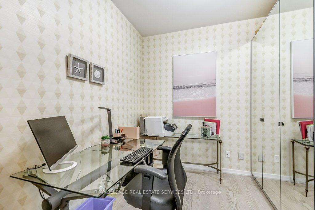 103 The Queensway #1915