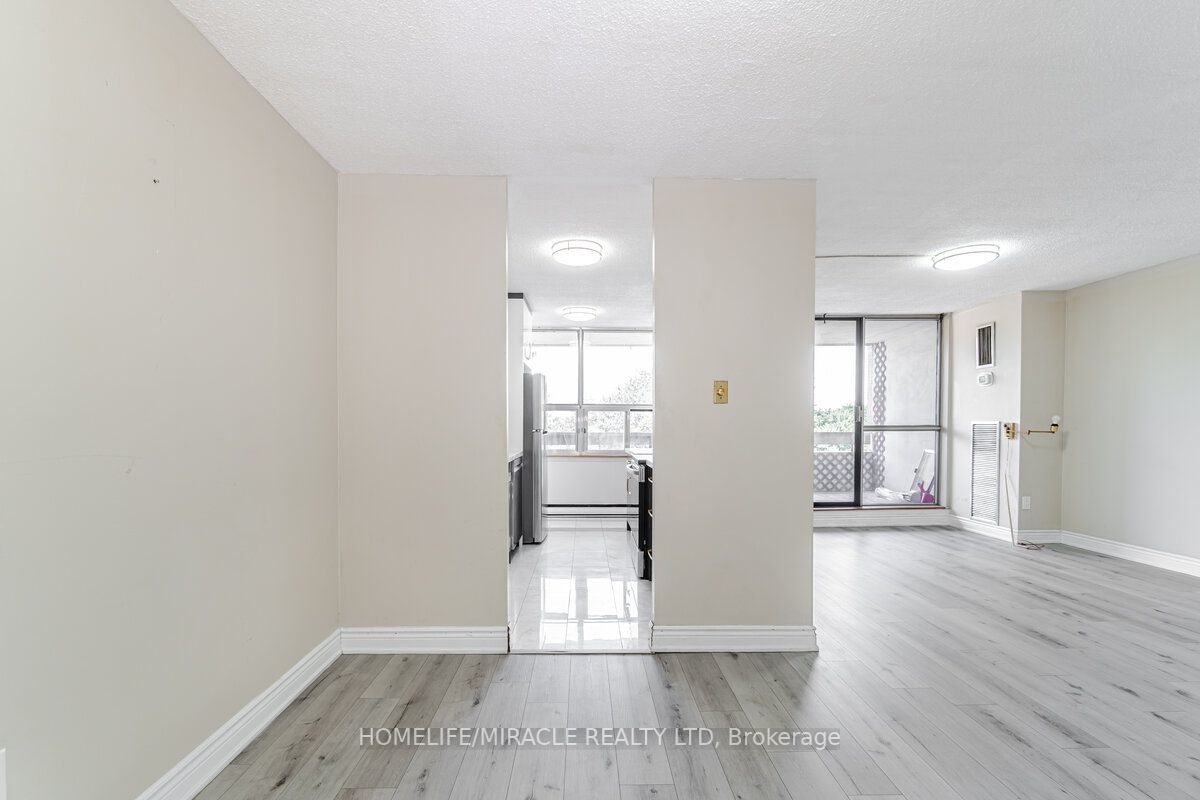25 Kensington Rd, #410